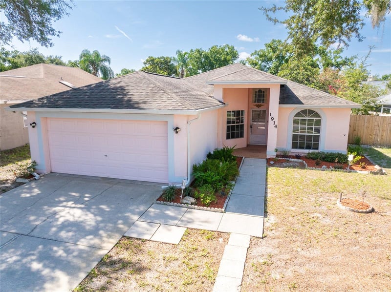 1914 Woodcut Dr, Lutz, FL 33559