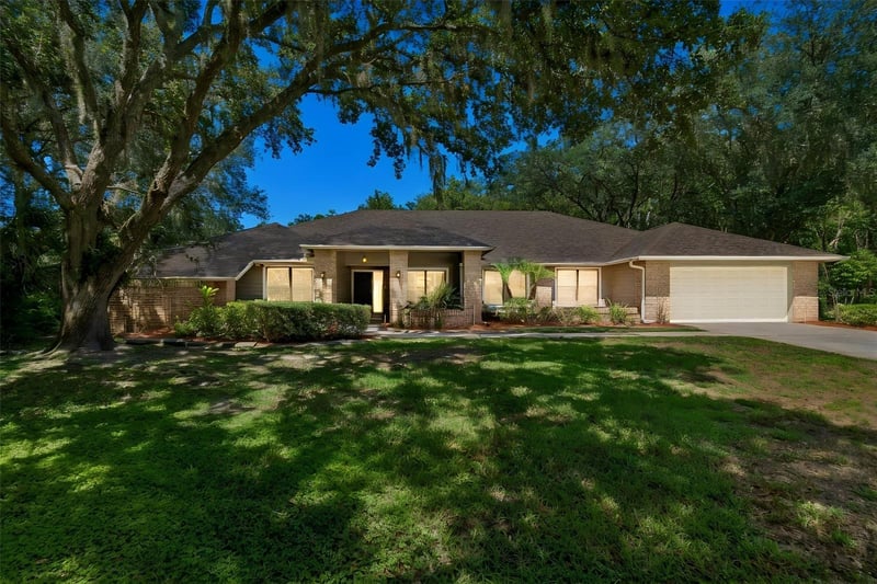 5804 Ainsworth Ct, Tampa, FL 33647