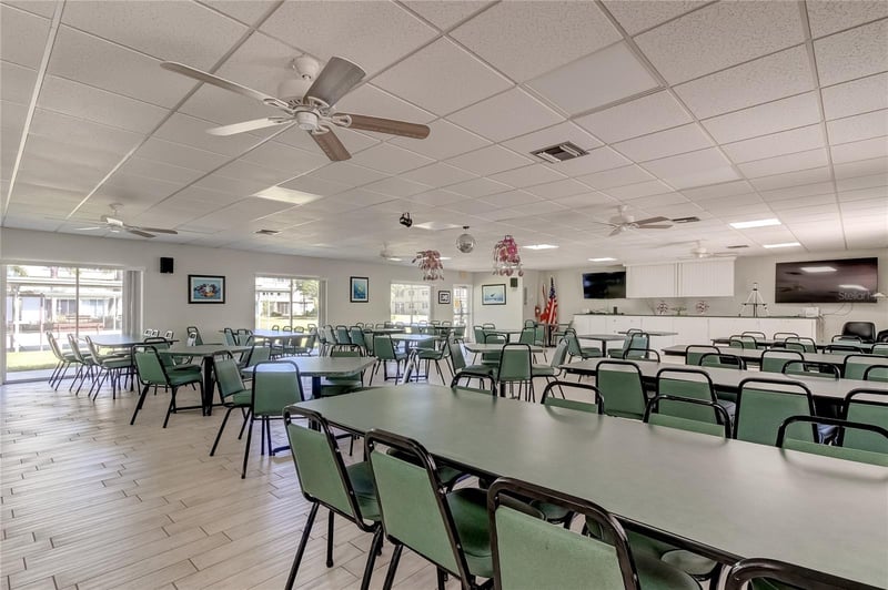 4890 Bay St #323, St Petersburg, FL 33703
