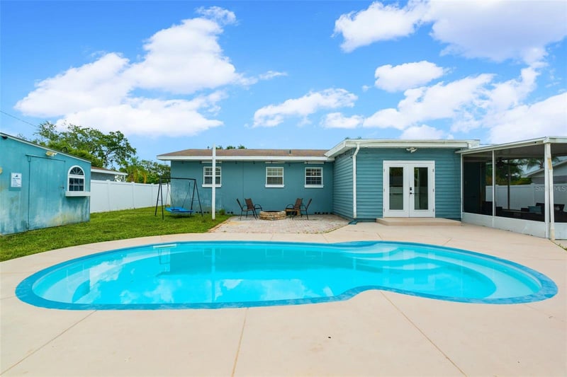 7690 91st St, Seminole, FL 33777