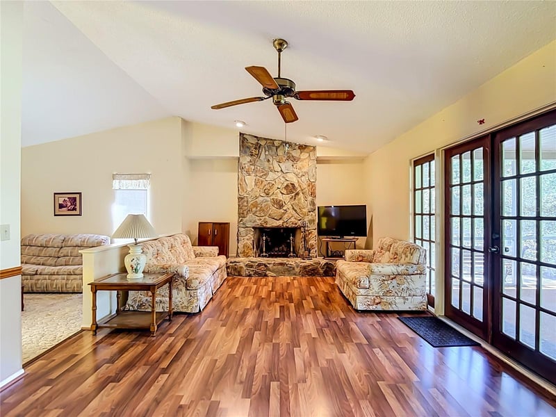 10050 Deer Ln, New Port Richey, FL 34654