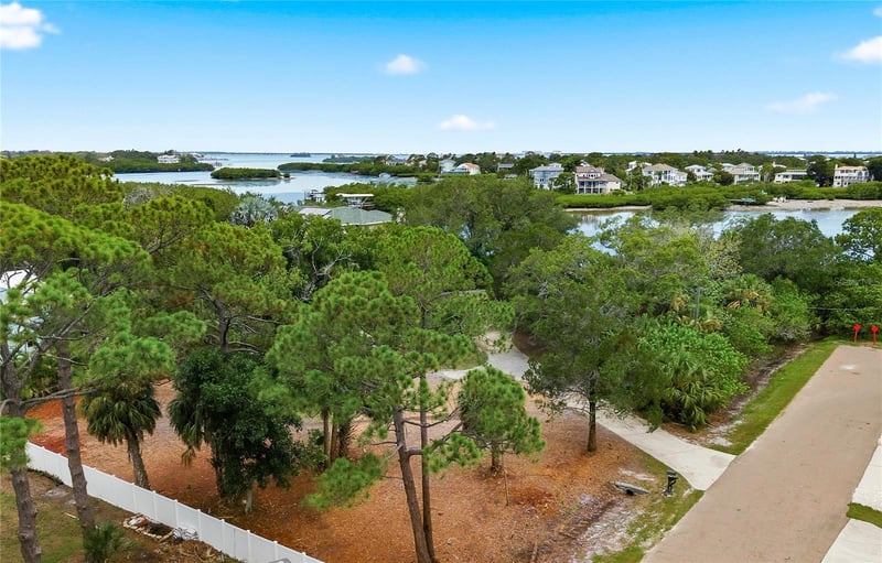 700 Delaware Ave, Palm Harbor, FL 34683