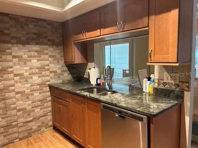 7102 Country Club Dr, Sarasota, FL 34243