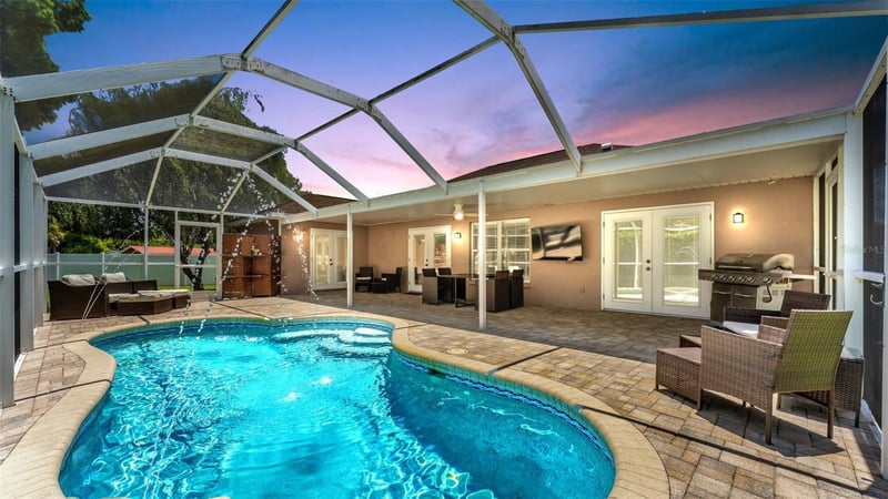 2219 Towering Oaks Cir, Seffner, FL 33584