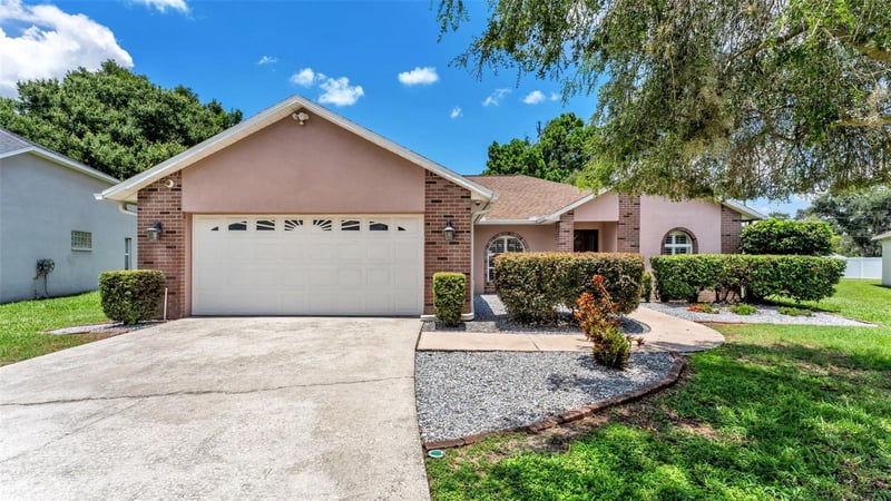 2219 Towering Oaks Cir, Seffner, FL 33584