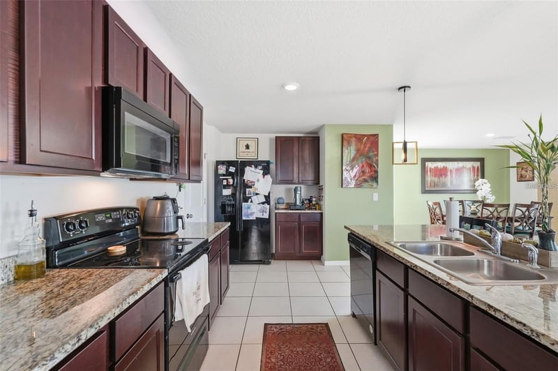 7811 Davie Ray Dr, Zephyrhills, FL 33540