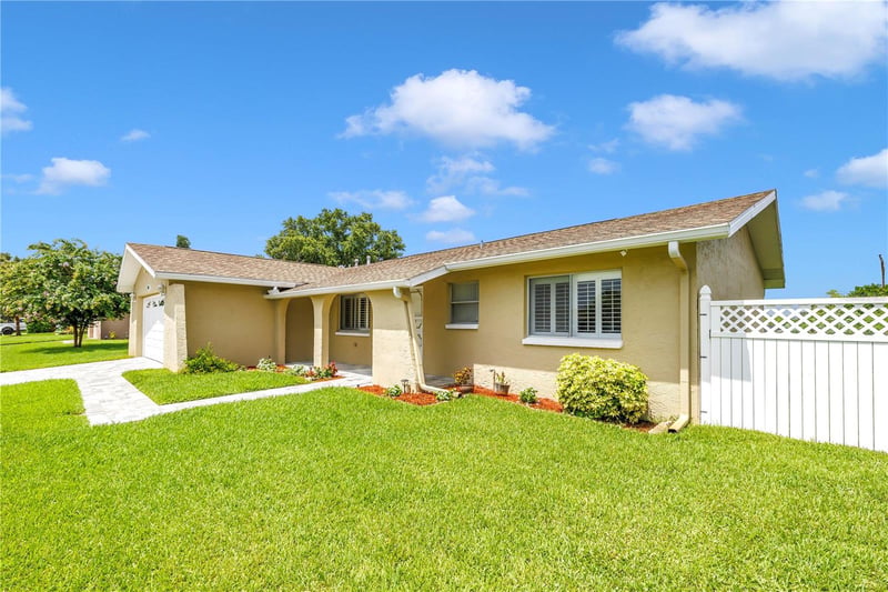 5812 16th Ln, St Petersburg, FL 33703