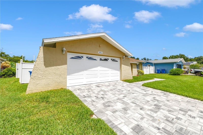 5812 16th Ln, St Petersburg, FL 33703