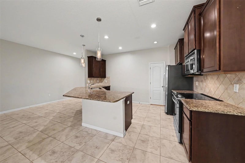 26929 Juniper Bay Dr, Wesley Chapel, FL 33544