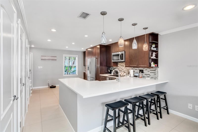4779 Coquina Key Dr, St Petersburg, FL 33705