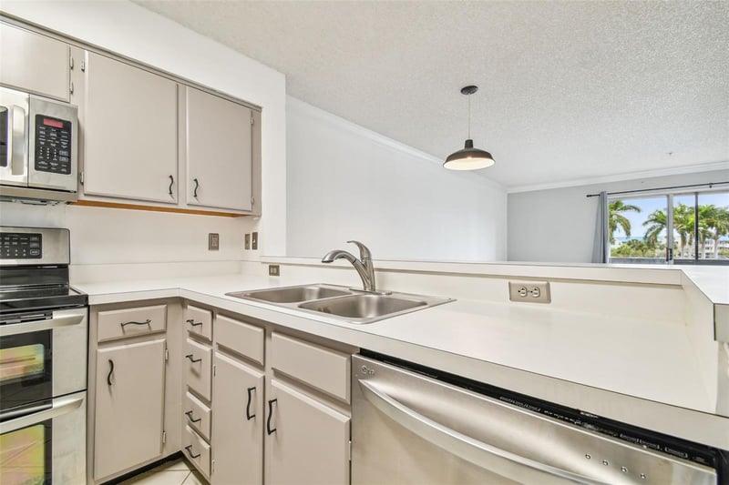 2400 Feather Sound Dr #1426, Clearwater, FL 33762
