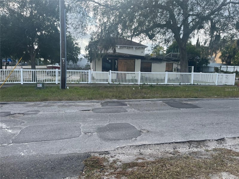 2111 93rd Ave, Tampa, FL 33612