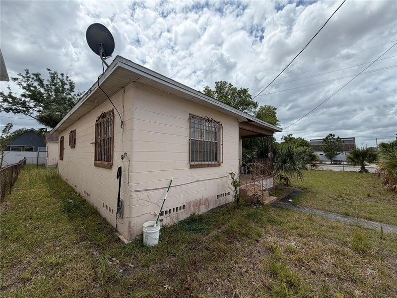 2342 Chestnut St, Tampa, FL 33607