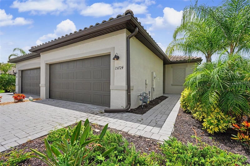 15724 Sunny Day Dr, Bradenton, FL 34211