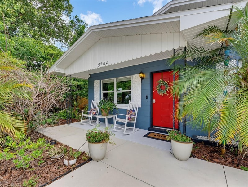 5704 13th St, Zephyrhills, FL 33542