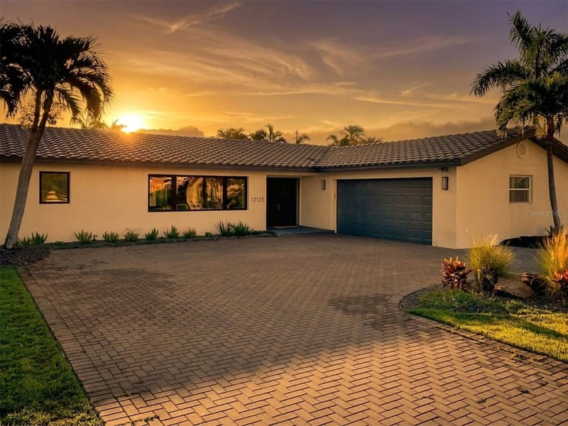12125 5th St E, Treasure Island, FL 33706