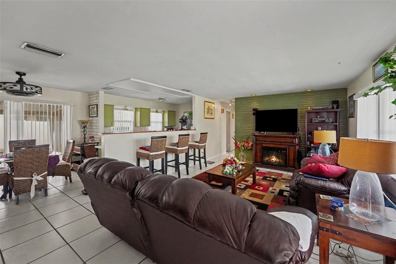 12149 Park Blvd #7, Seminole, FL 33772