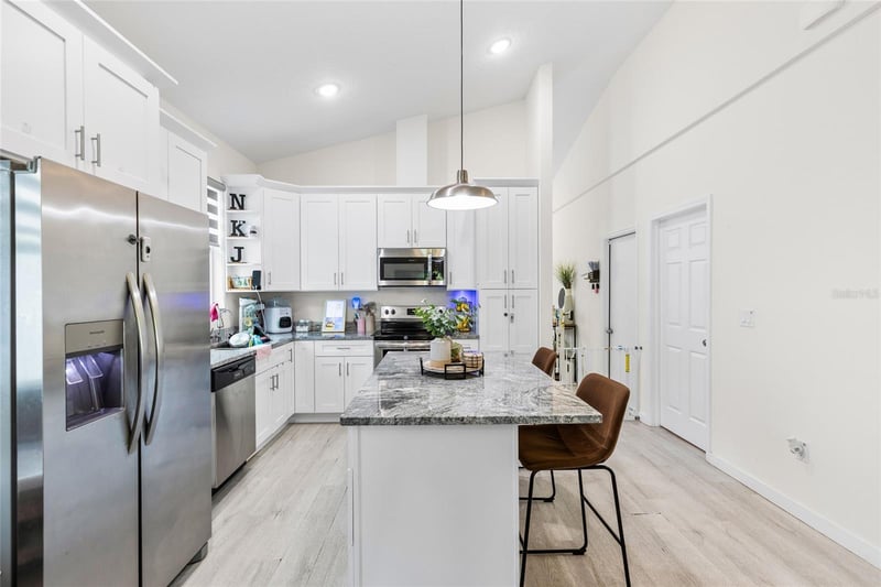1747 Oak St, Seffner, FL 33584