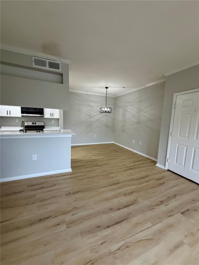 5612 Pinnacle Heights Cir #302, Tampa, FL 33624