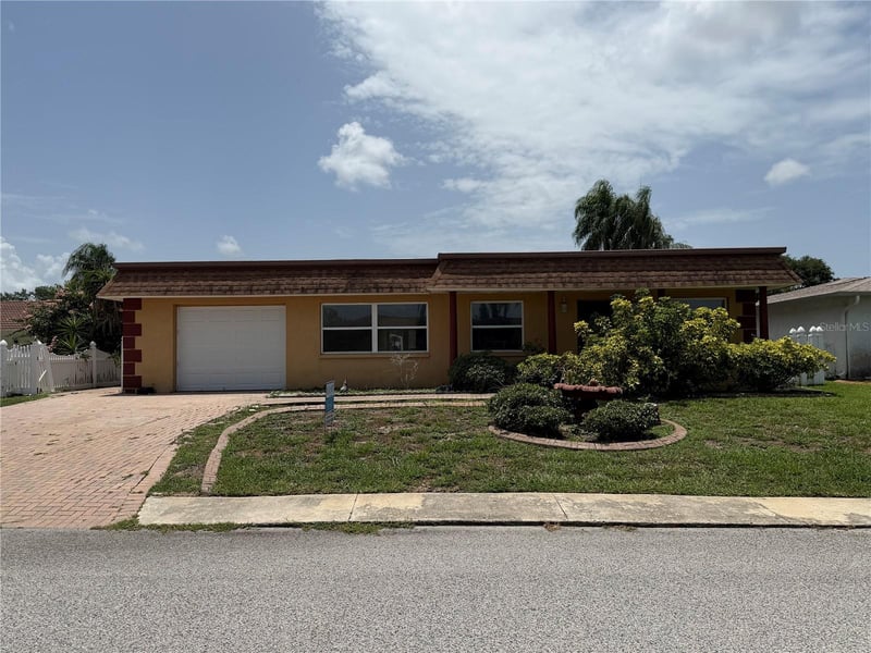 4138 Star Island Dr, Holiday, FL 34691