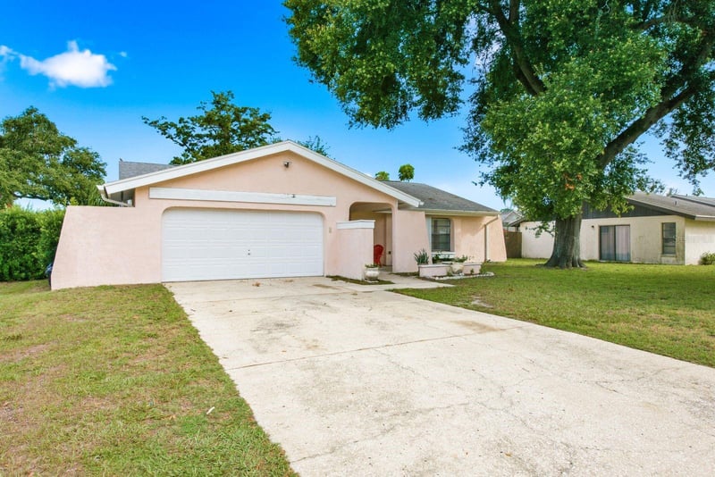 3916 Lake St George Dr, Palm Harbor, FL 34684