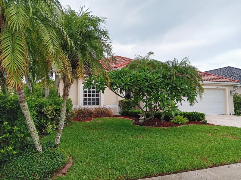6828 Winslow St, Sarasota, FL 34243