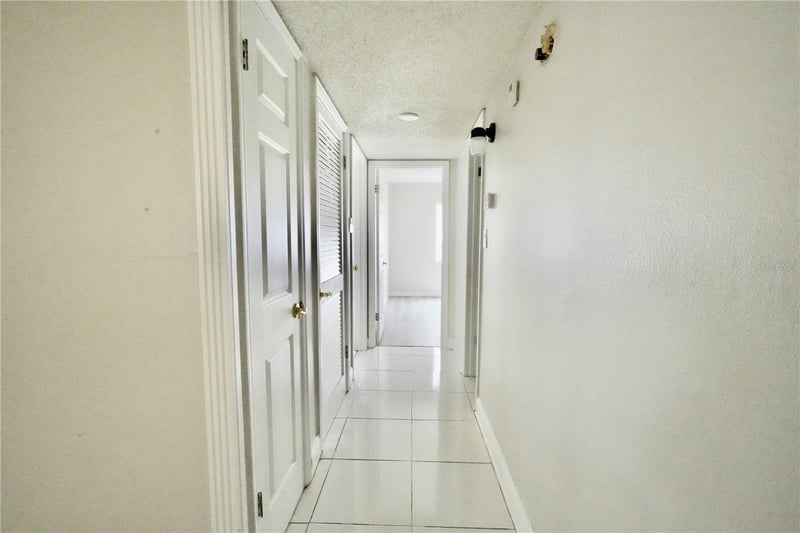 4718 Christa Ct #317, Tampa, FL 33614
