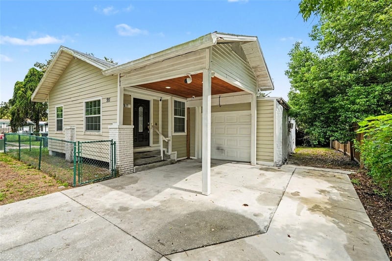 911 123rd Ave, Tampa, FL 33612