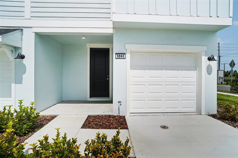 6844 Holcombe Down Dr, Zephyrhills, FL 33541