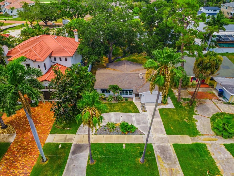 910 Snell Isle Blvd, St Petersburg, FL 33704