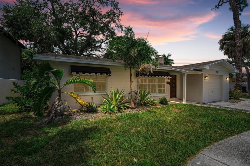910 Snell Isle Blvd, St Petersburg, FL 33704