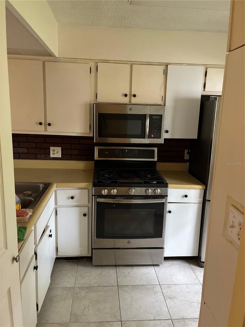 2968 Flint Dr, Clearwater, FL 33759