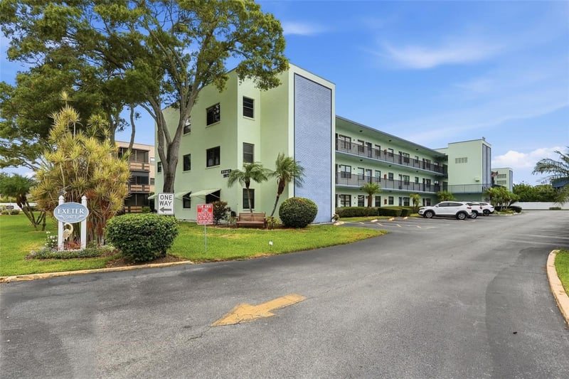 5973 Terrace Park Dr #109, St Petersburg, FL 33709