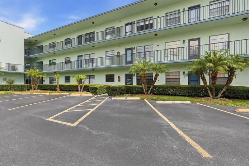 5973 Terrace Park Dr #109, St Petersburg, FL 33709