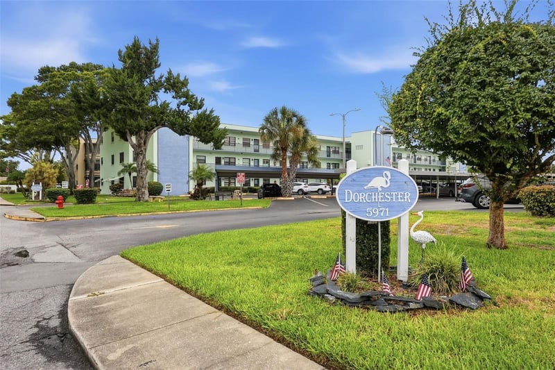 5973 Terrace Park Dr #109, St Petersburg, FL 33709