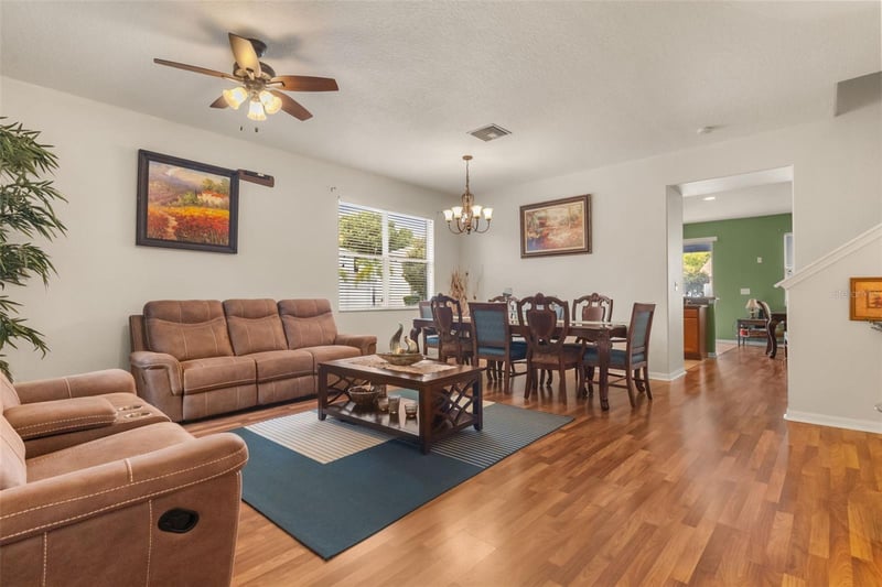 402 Vine Cliff St, Ruskin, FL 33570