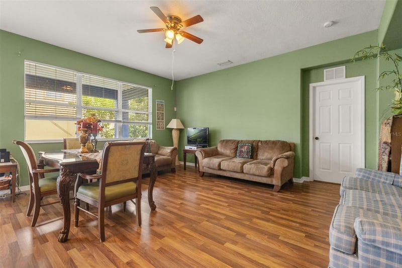 402 Vine Cliff St, Ruskin, FL 33570