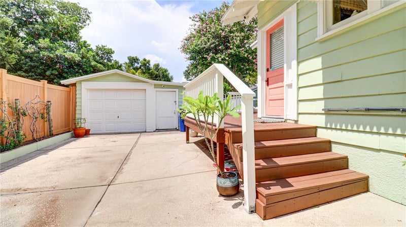 2810 Angeles St, Tampa, FL 33629