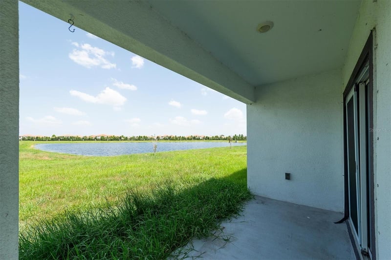 17066 Oval Rum Dr, Wimauma, FL 33598
