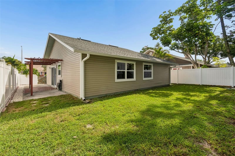 3134 Whispering Dr, Largo, FL 33771