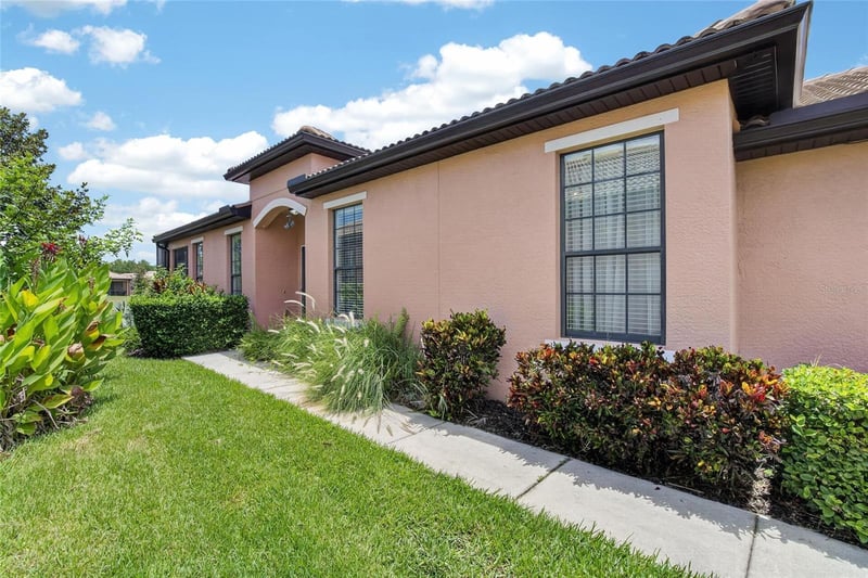 132 Shell Falls Dr, Apollo Beach, FL 33572