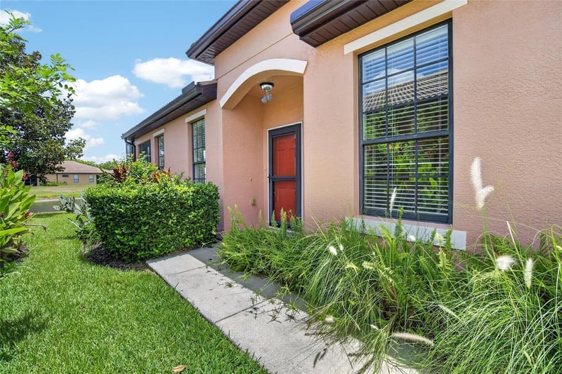 132 Shell Falls Dr, Apollo Beach, FL 33572