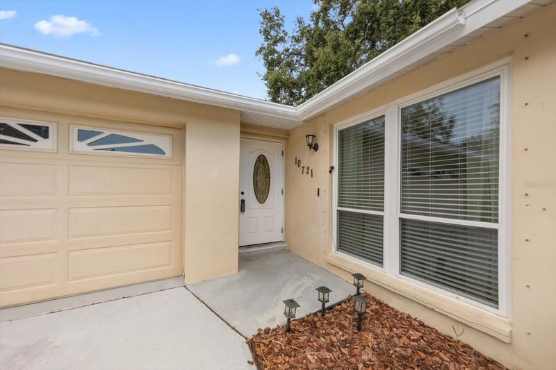 10721 119th St, Seminole, FL 33778
