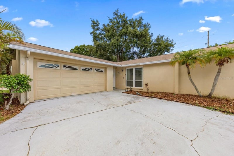 10721 119th St, Seminole, FL 33778