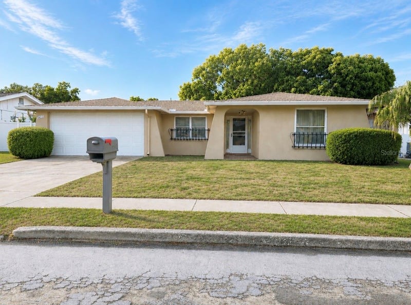 5617 Canosa Dr, Holiday, FL 34690