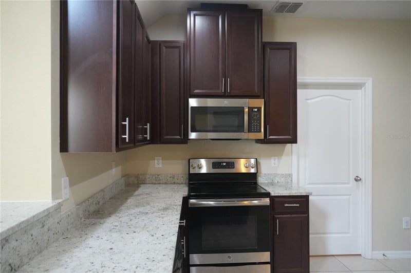 2212 Lennox Dale Ln, Brandon, FL 33510