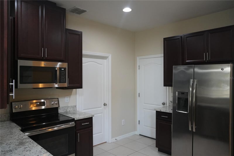 2212 Lennox Dale Ln, Brandon, FL 33510