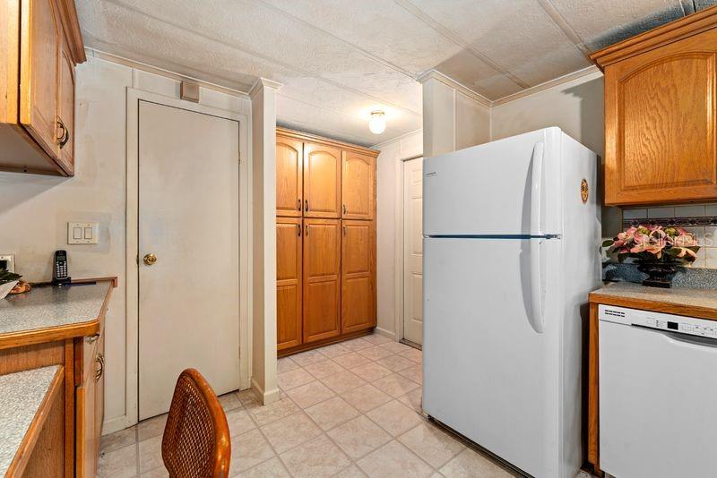 9001 Sheldon West Dr, Tampa, FL 33626