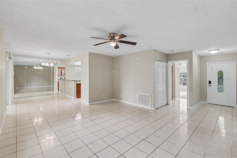 301 Regal Park Dr, Valrico, FL 33594