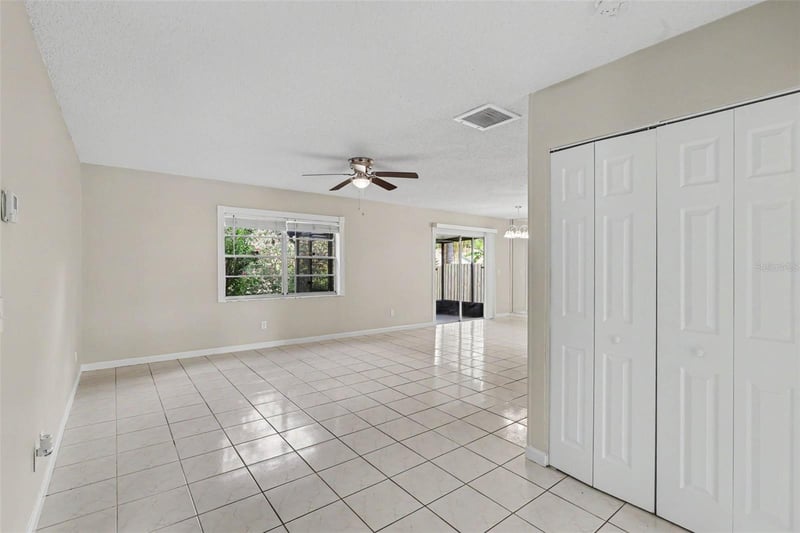 301 Regal Park Dr, Valrico, FL 33594